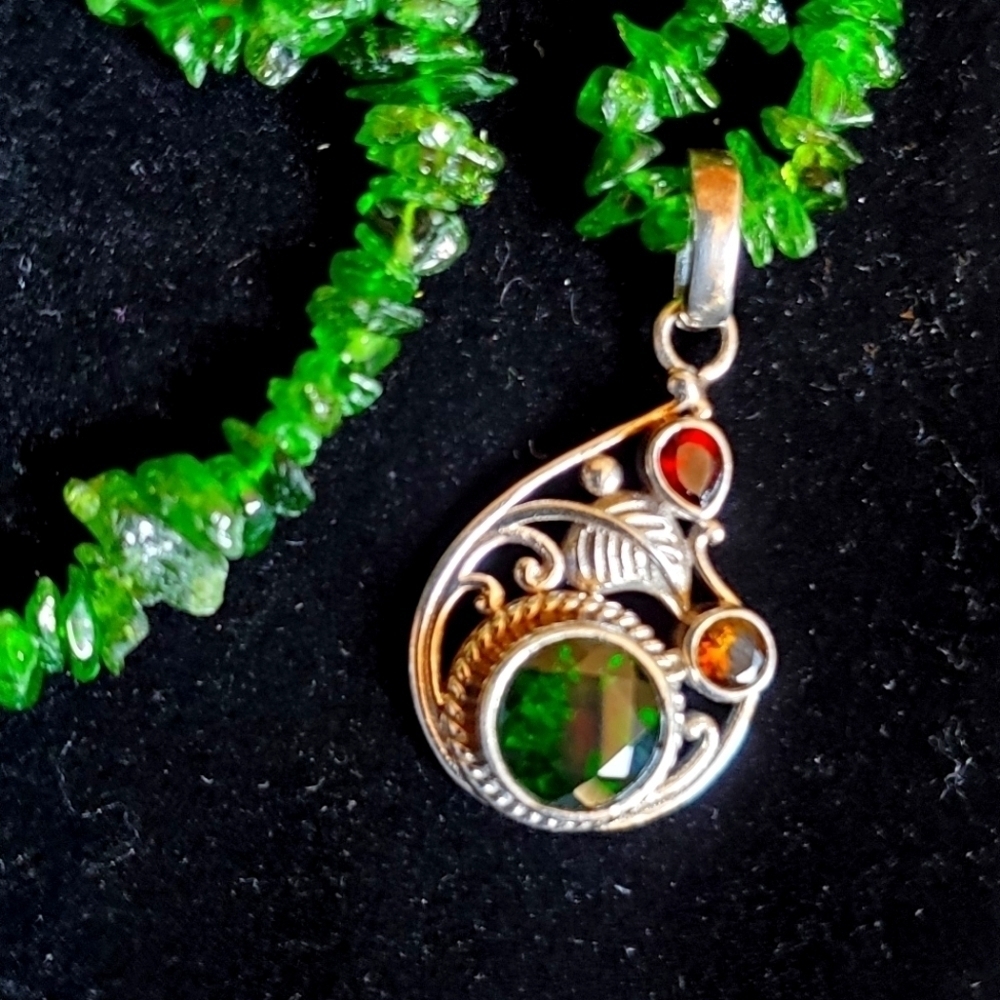 Bali Legacy Chrome Diopside, Brazilian citrine, and Mozambique Garnet necklace - Picture 2 of 11